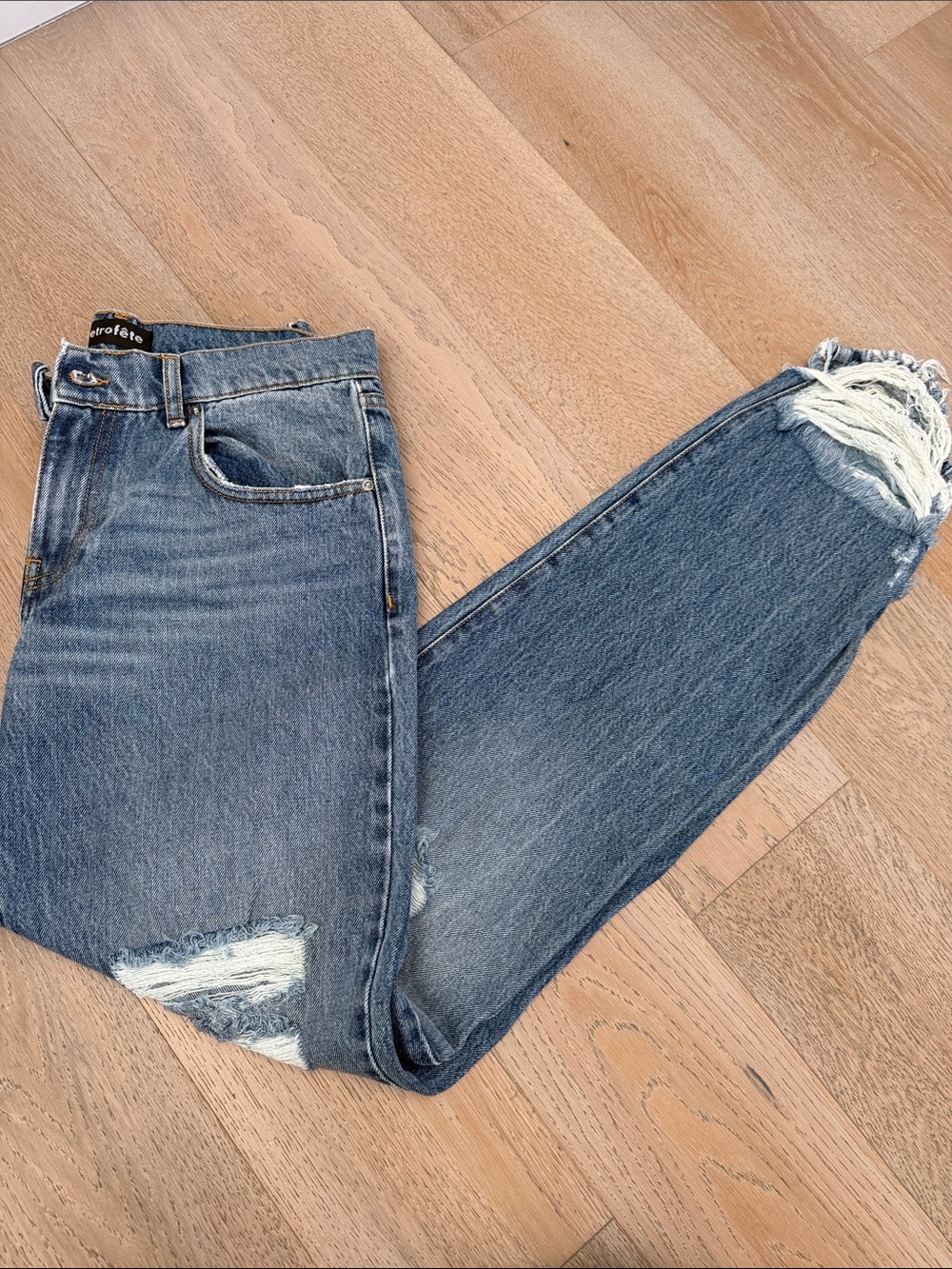 Distressed Retrofets Jeans